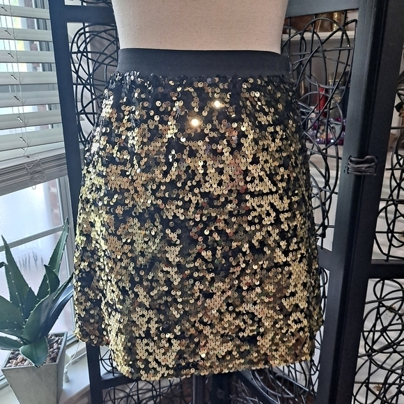 Free Press  Clothing Size XS Gold/Black Sequin Mini Skirt - Picture 1 of 9